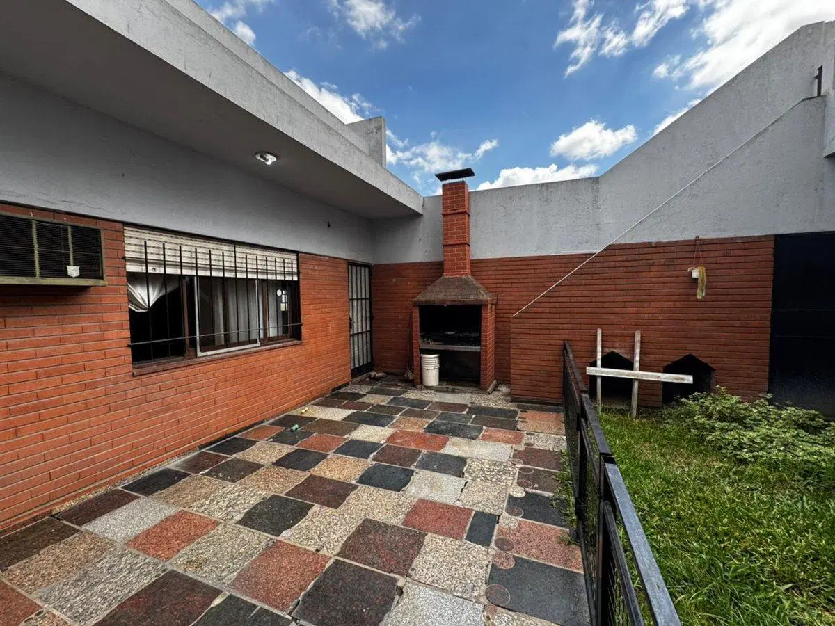 VENTA CASA 4 AMBIENTES + DEPTO LOMAS DEL MIRADOR 4