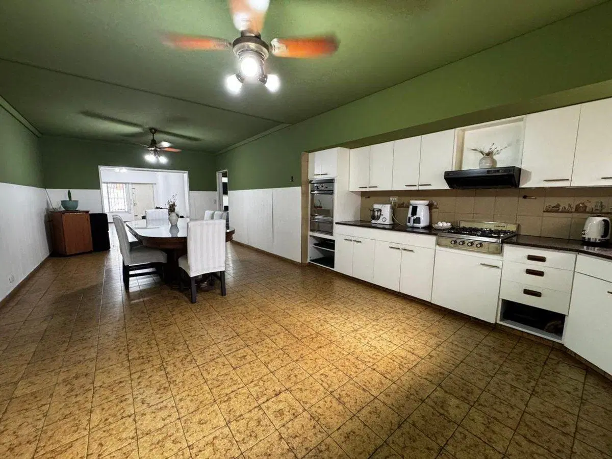 VENTA CASA 4 AMBIENTES + DEPTO LOMAS DEL MIRADOR 2