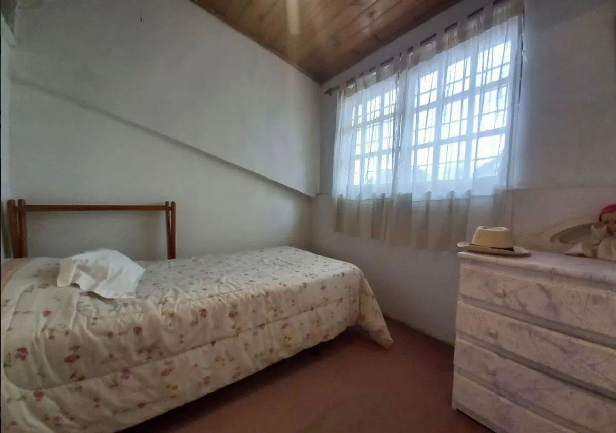 CASA 5 AMBIENTES VENTA  CASTELAR 8