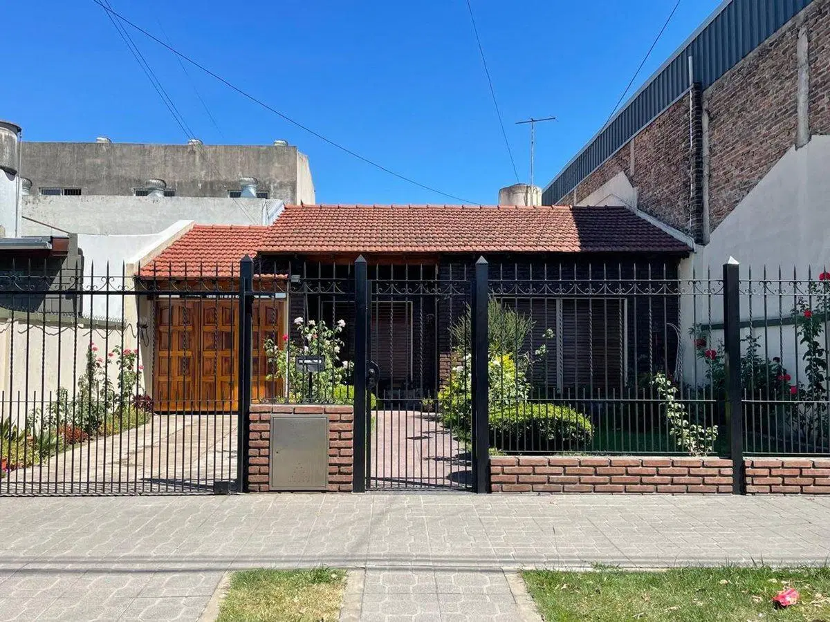 CASA 4 AMBIENTES VENTA SAN JUSTO COCHERA 2