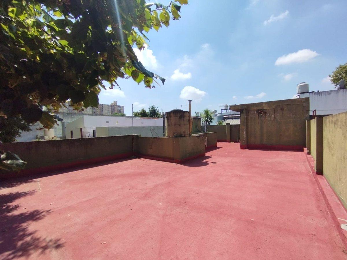 CASA 5 AMBIENTES VENTA FLORES
