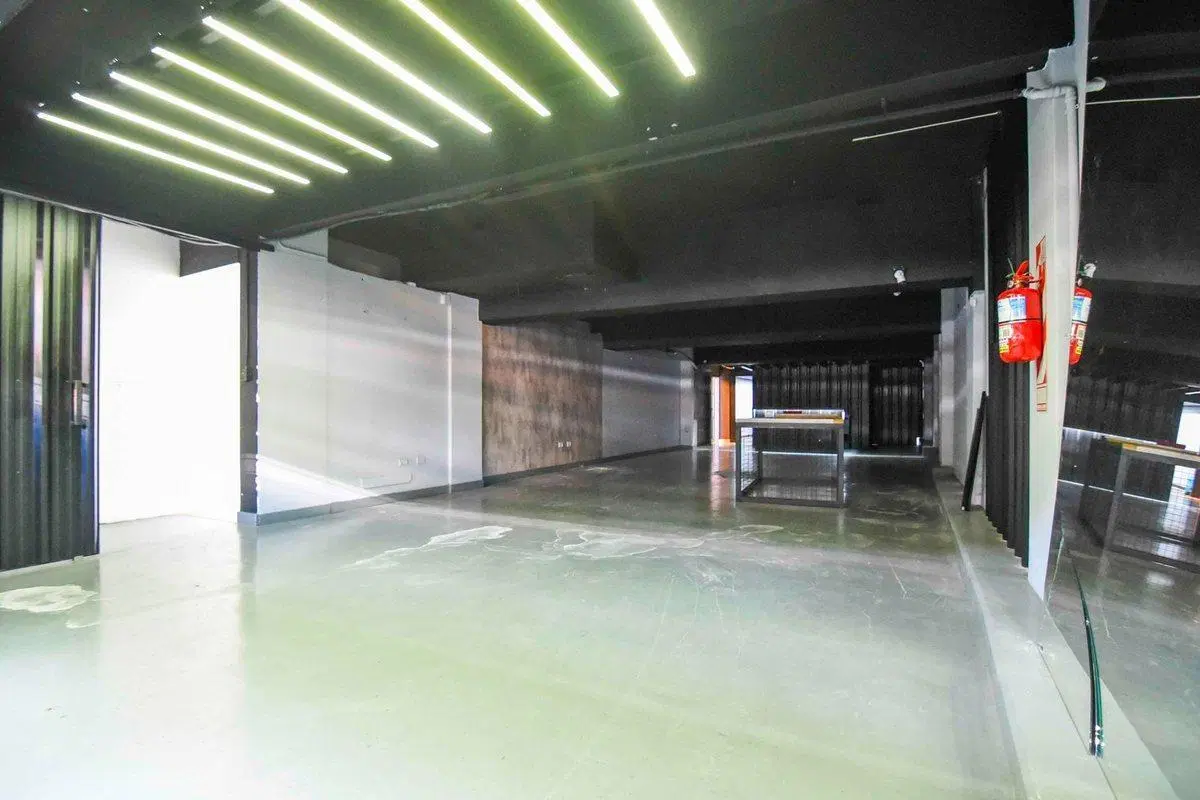 venta local+ cocheras pque centenario villa crespo 2