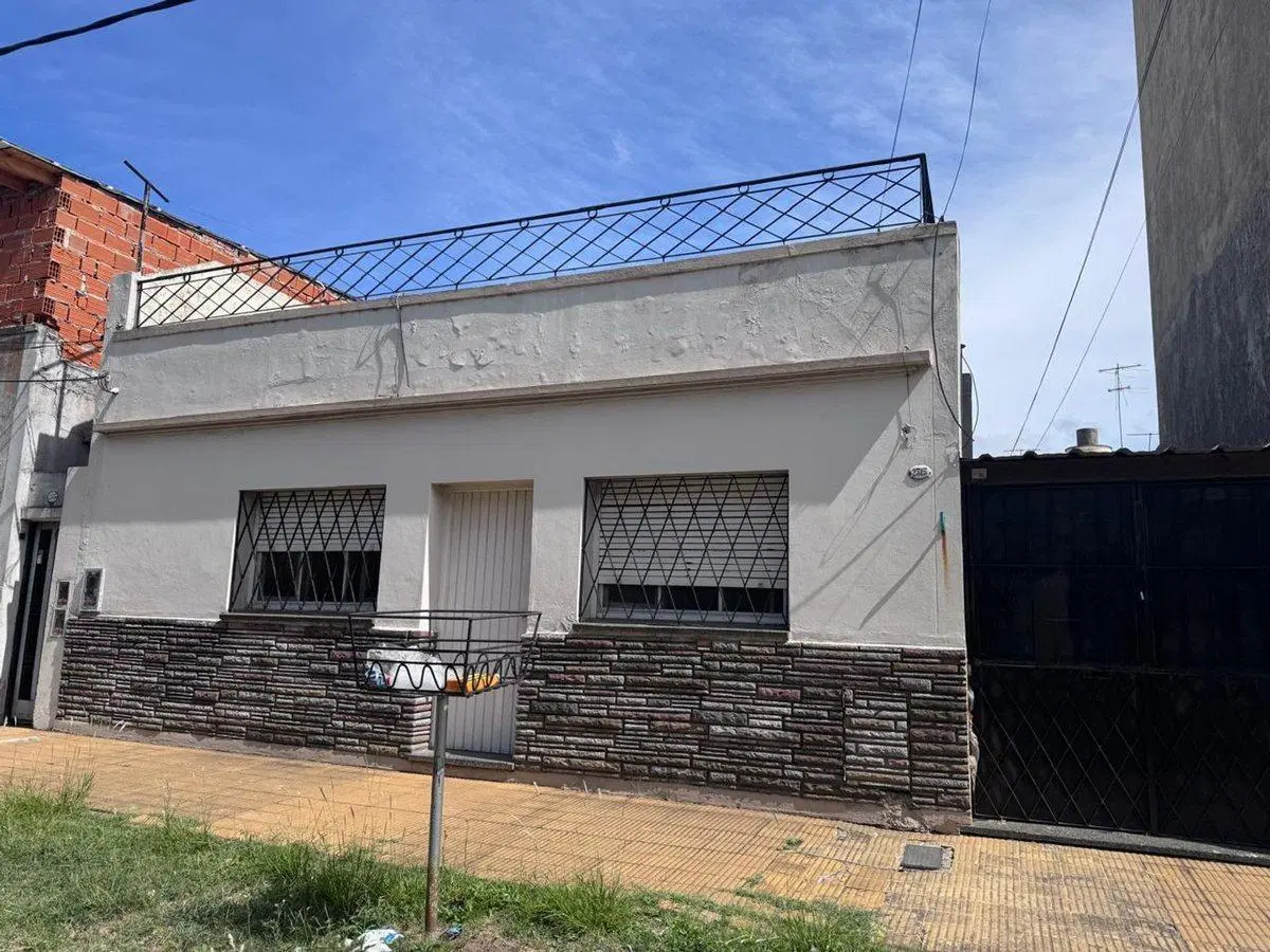 CASA 3 AMBIENTES VENTA SAN JUSTO COCHERA 4