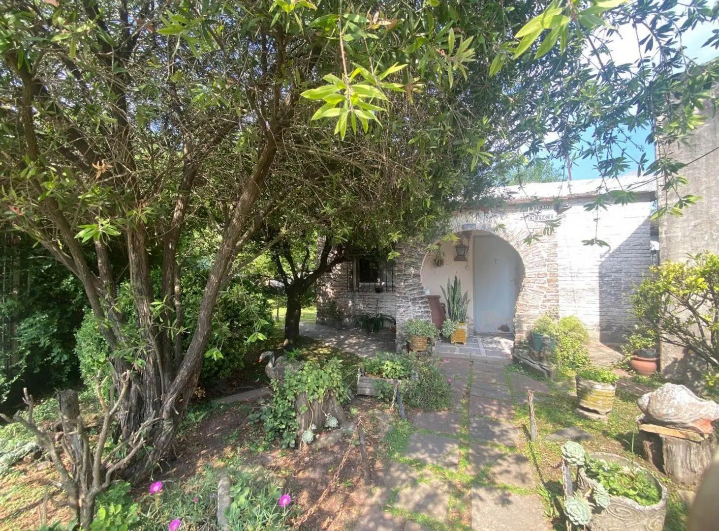 VENTA CASA 4 AMBIENTES CON LOCAL ACEPTA PERMUTAS 2