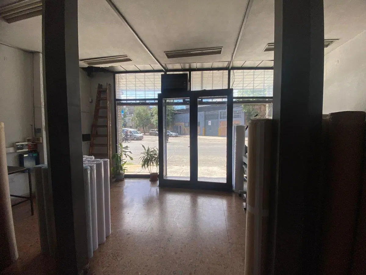 LOCAL CON DEPOSITO VENTA RAMOS MEJIA CON RENTA 4