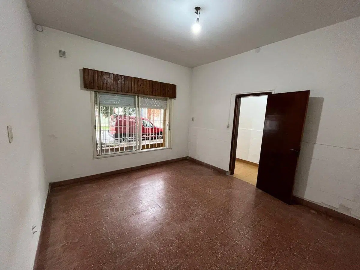 Venta casa 6 ambientes 3 de febrebro 5