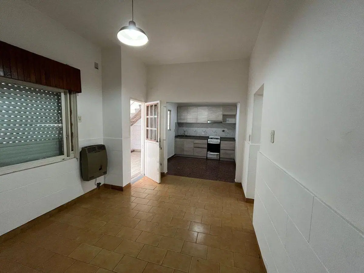 Venta casa 6 ambientes 3 de febrebro 4