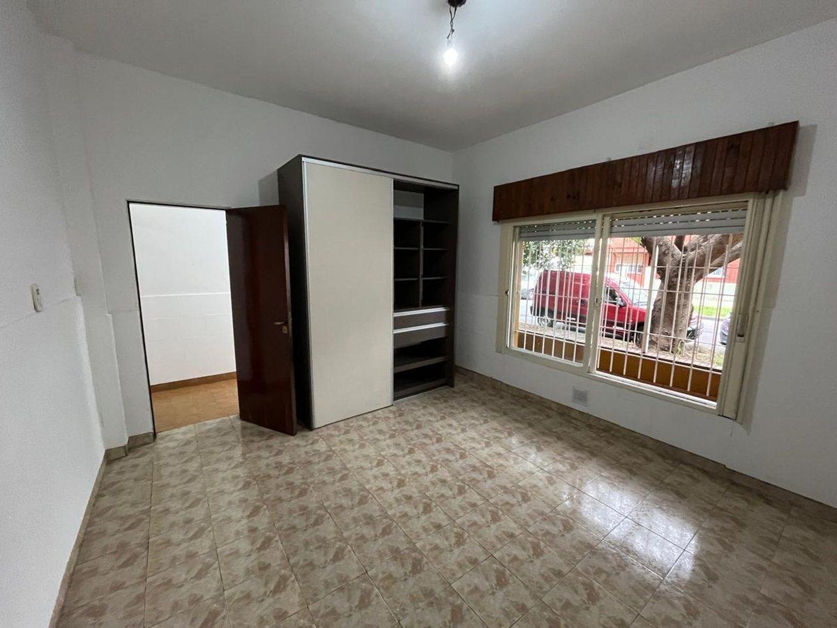 Venta casa 6 ambientes 3 de febrebro