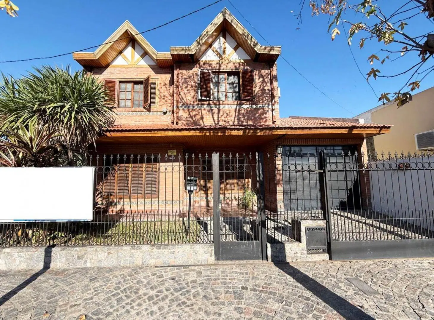 CASA 4 AMBIENTES CON PILETA Y GARAJE SAN JUSTO 3