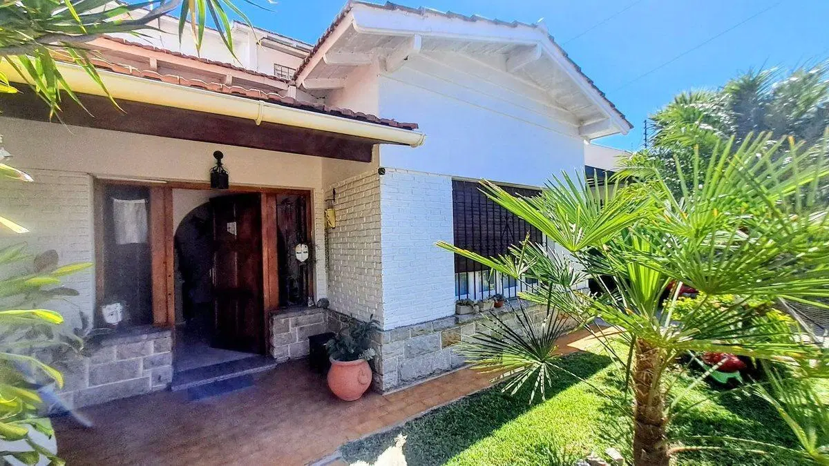 CASA 6 AMBIENTES MULTIFAMILIAR  LOMAS DEL MIRADOR 3