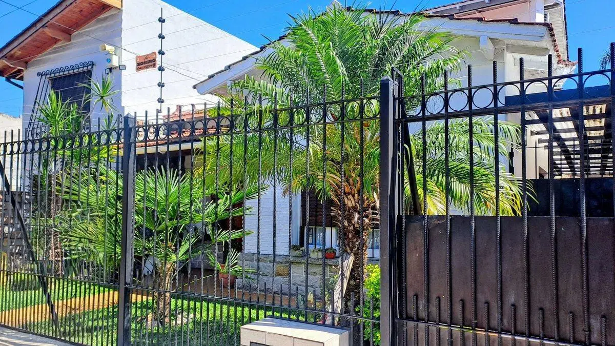 CASA 6 AMBIENTES MULTIFAMILIAR  LOMAS DEL MIRADOR 4