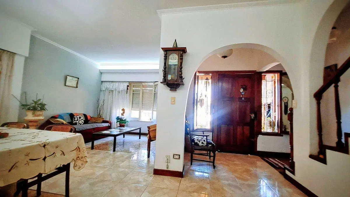 CASA 6 AMBIENTES MULTIFAMILIAR  LOMAS DEL MIRADOR 2