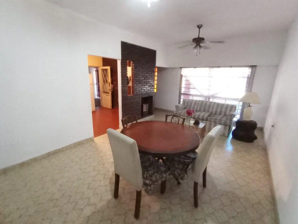 CASA VENTA 4 AMBIENTES CASTELAR 5