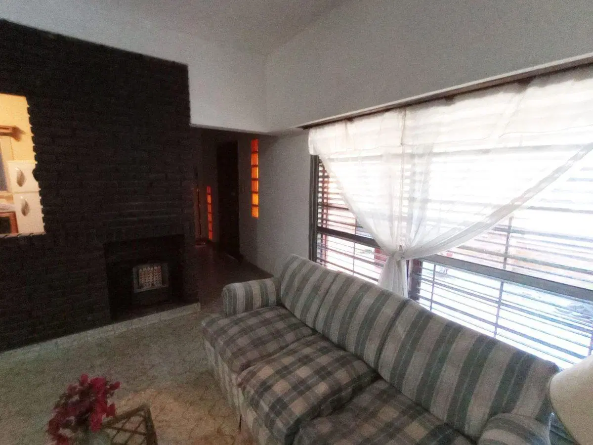 CASA VENTA 4 AMBIENTES CASTELAR 3