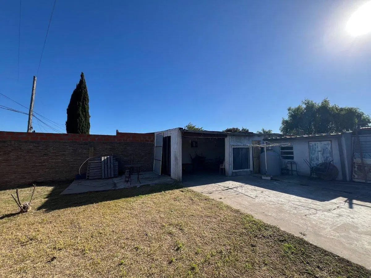 CASA 3 AMBIENTES VENTA CARLOS SPEGAZZINI 2