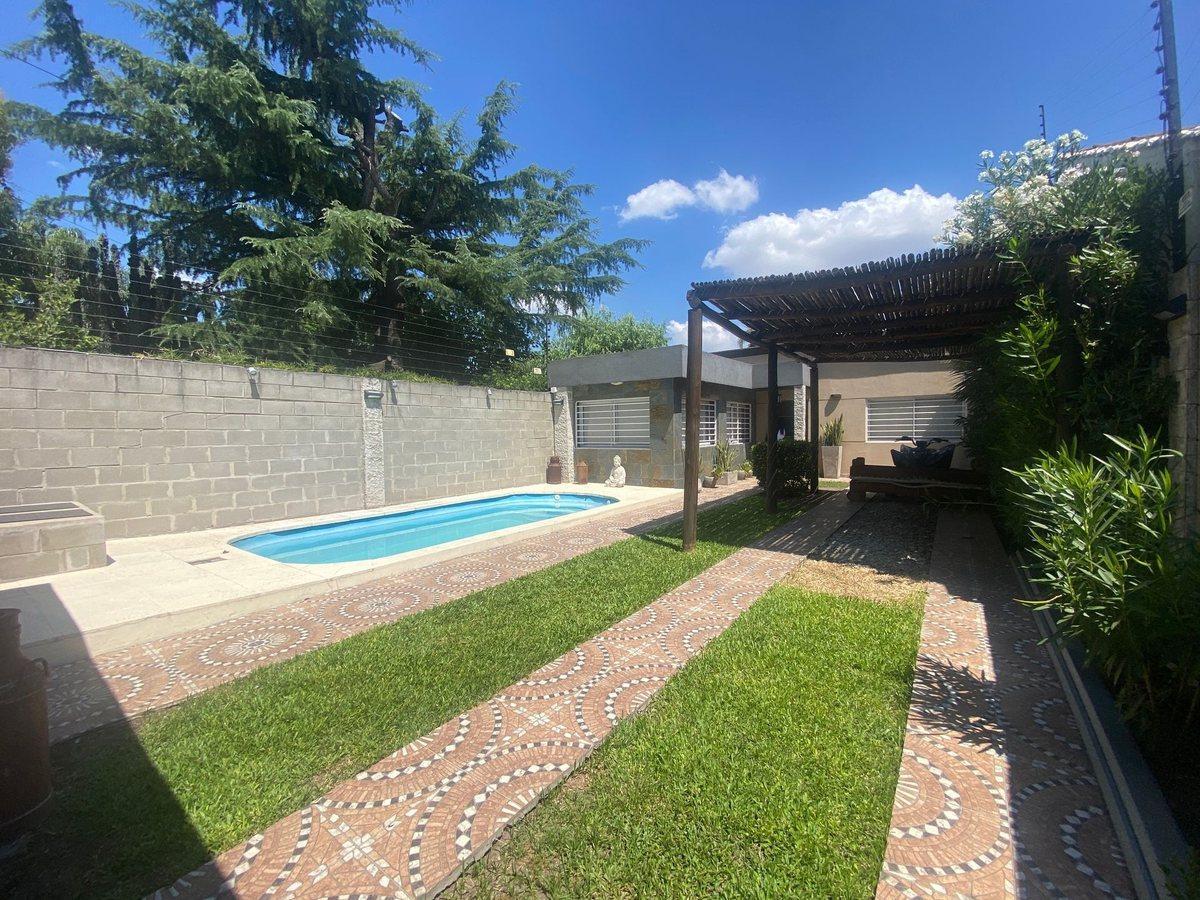Foto de CASA 4 AMBIENTES VENTA EN ITUZAINGO CON PILETA, imagen 1