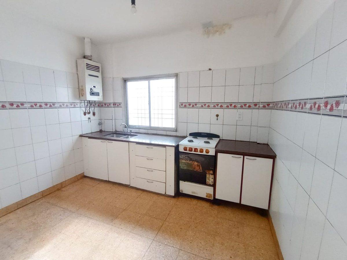 Foto de CASA 6 AMBIENTES VENTA LOMAS DEL MIRADOR, imagen 2