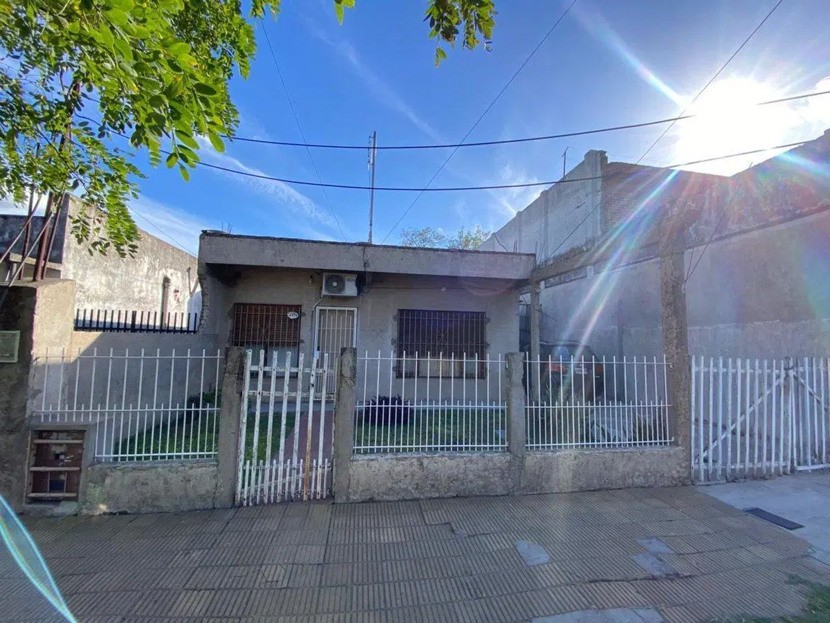 CASA DE 4 AMB LOTE PROPIO-VENTA EN LAFERRERE 2