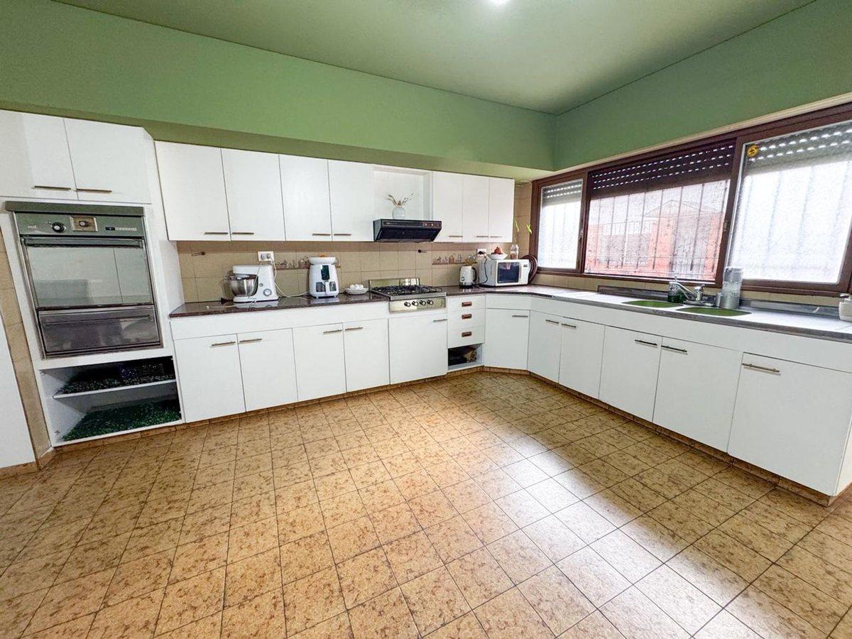 Foto de VENTA CASA 4 AMBIENTES + DEPTO LOMAS DEL MIRADOR, imagen 1