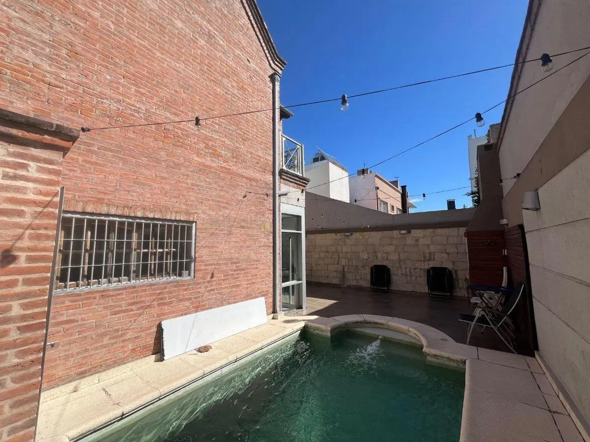 Casa 5 ambientes Pileta Cochera Barrio Naon 3