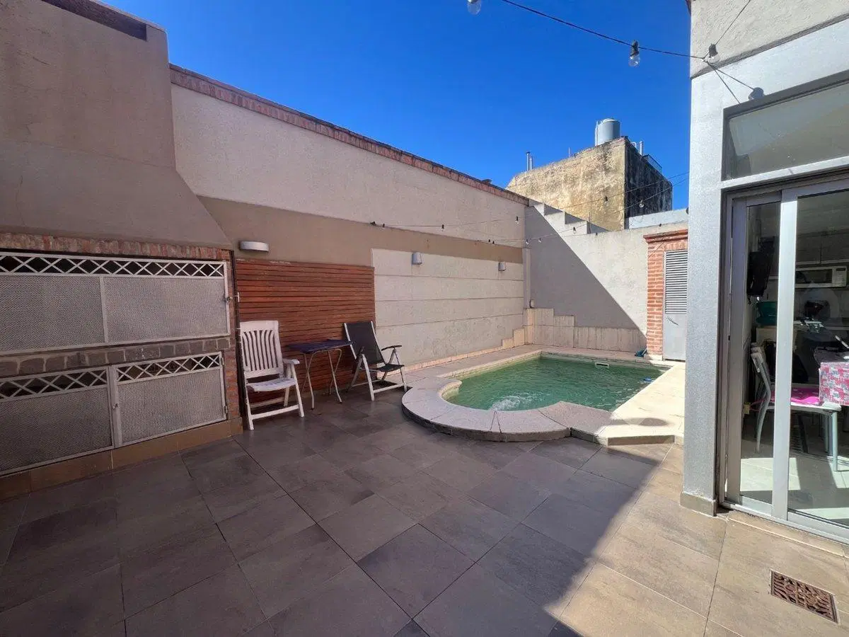 Casa 5 ambientes Pileta Cochera Barrio Naon 2