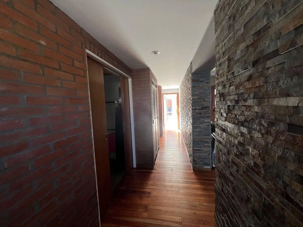 Casa 5 ambientes Pileta Cochera Barrio Naon 5