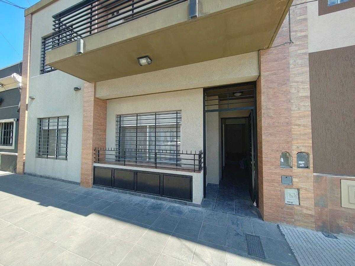 Foto de PH 3 Ambientes frente Patio Venta Lugano, imagen 3