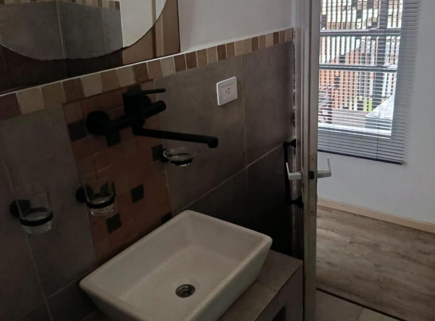 Foto de PH EN VENTA 3 AMBIENTES CASTELAR, imagen 2