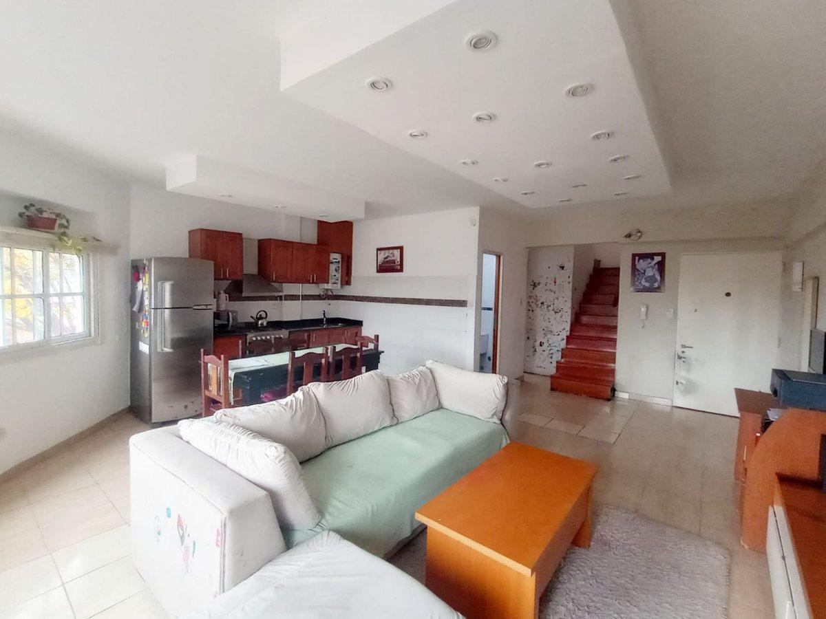 Foto de PH 3 AMBIENTES VENTA PARQUE AVELLANEDA, imagen 2