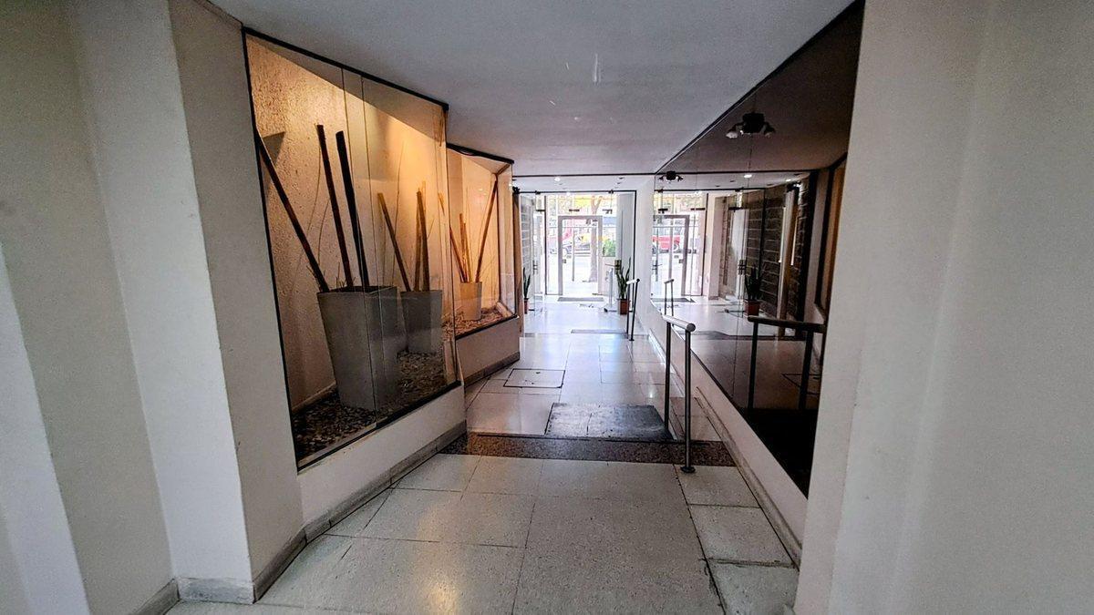 Foto de DEPARTAMENTO 4 AMBIENTES VENTA FLORES, imagen 2