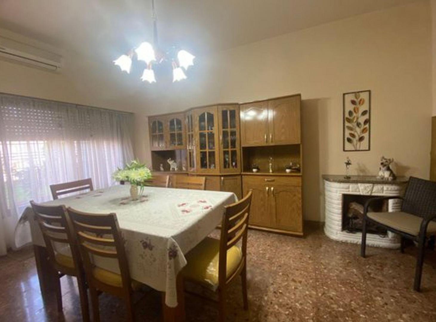 Foto de VENTA CASA 5 AMBIENTES VILLA MADERO C/ PILETA, imagen 4