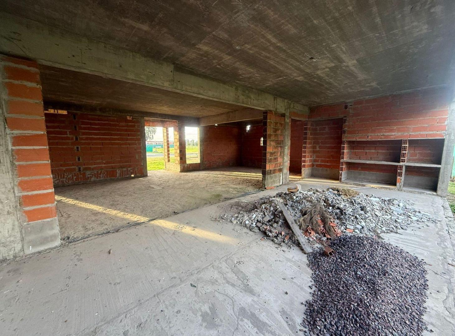Foto de CASA EN VENTA 5 AMBIENTES - LOMAS DE EZEIZA, imagen 2