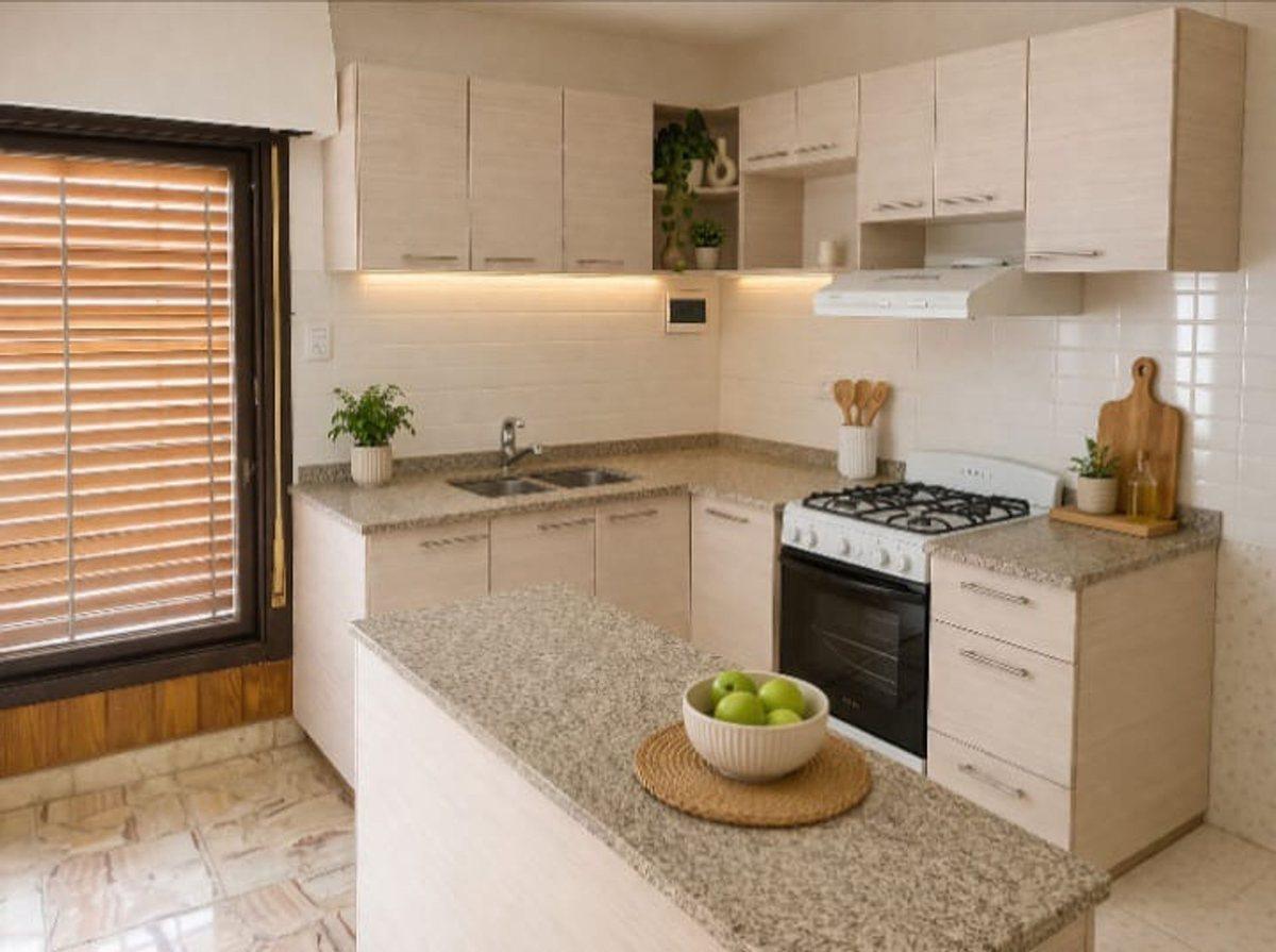 Foto de CASA 4 AMBIENTES EN VENTA LOMAS DEL MIRADOR APTO C, imagen 3