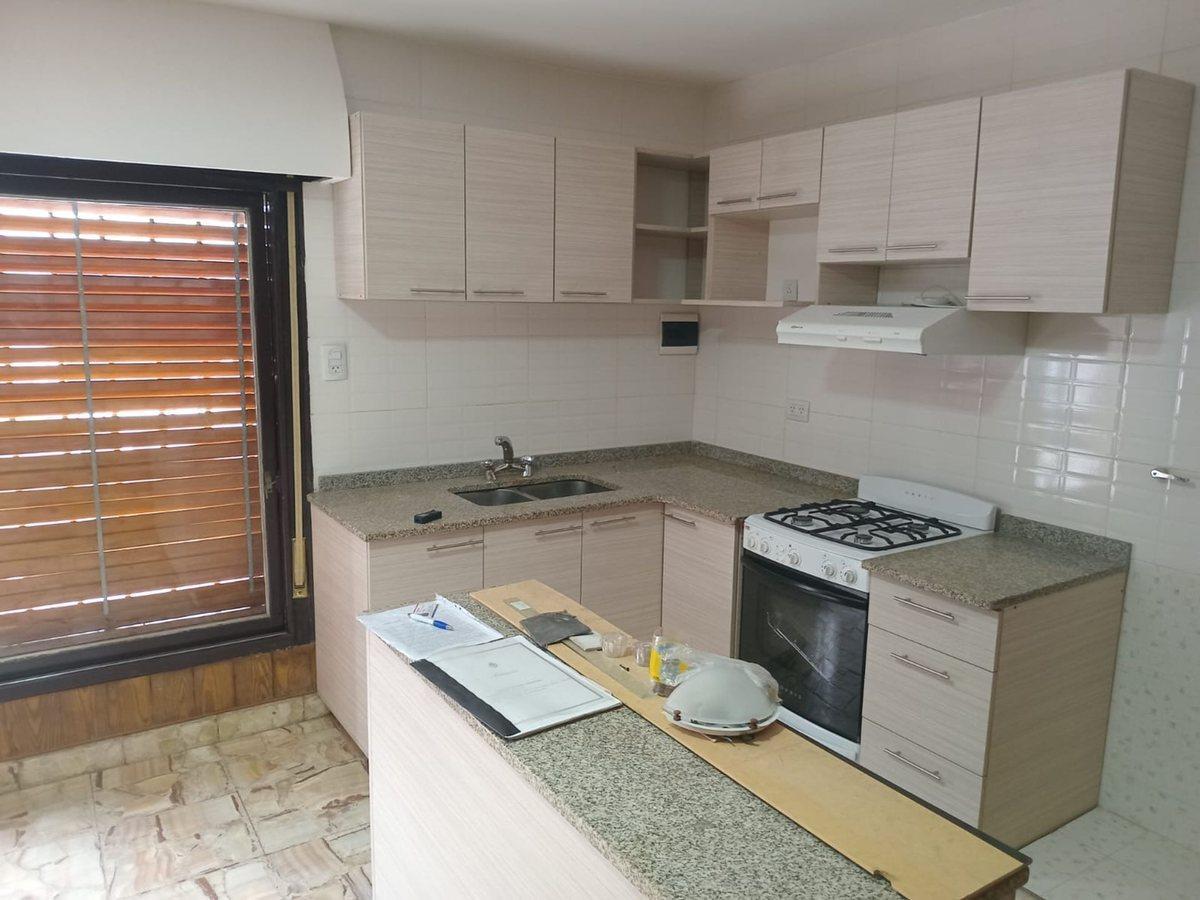 Foto de CASA 4 AMBIENTES EN VENTA LOMAS DEL MIRADOR APTO C, imagen 2