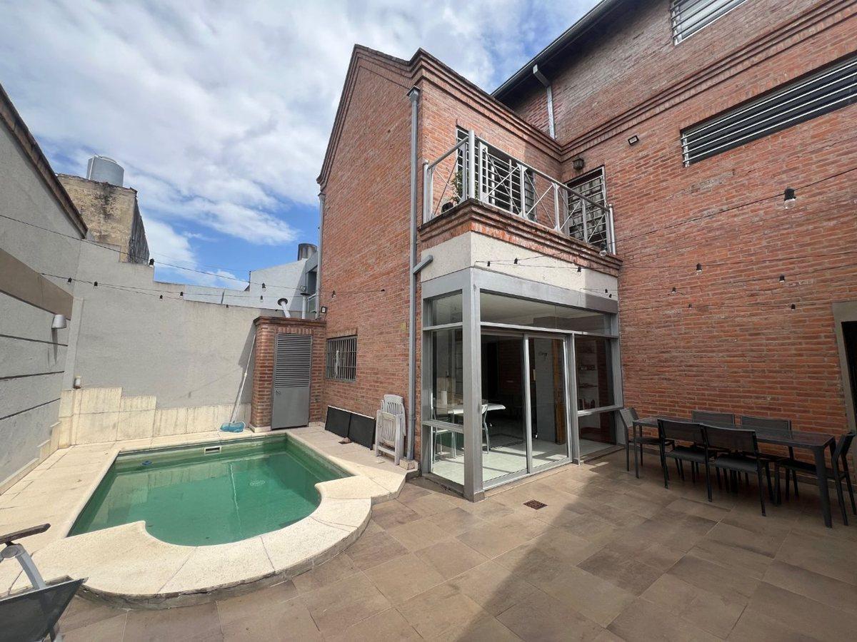 Foto de Casa 5 ambientes Pileta Cochera Barrio Naon, imagen 4
