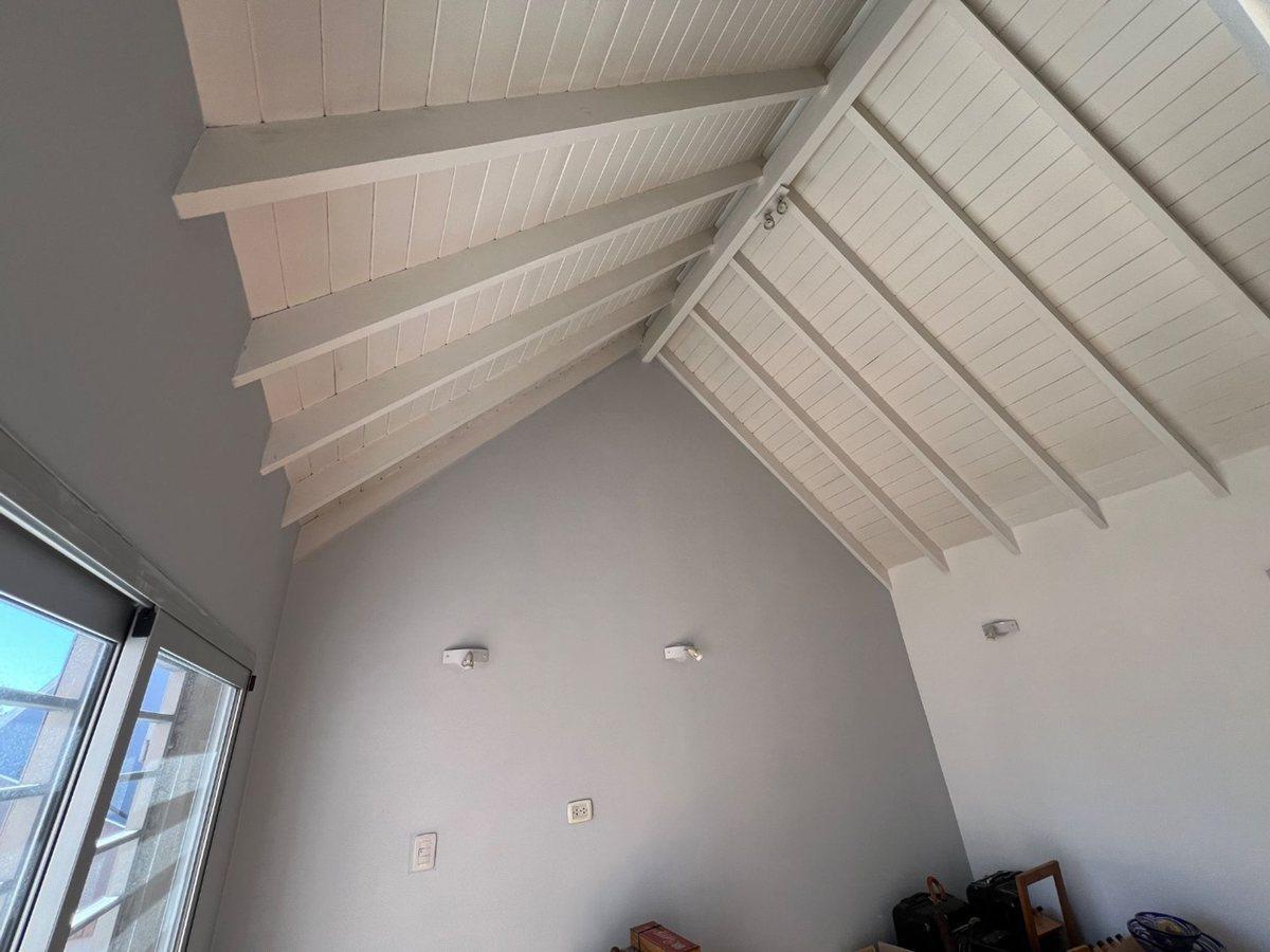 Foto de Casa 5 ambientes Pileta Cochera Barrio Naon, imagen 5