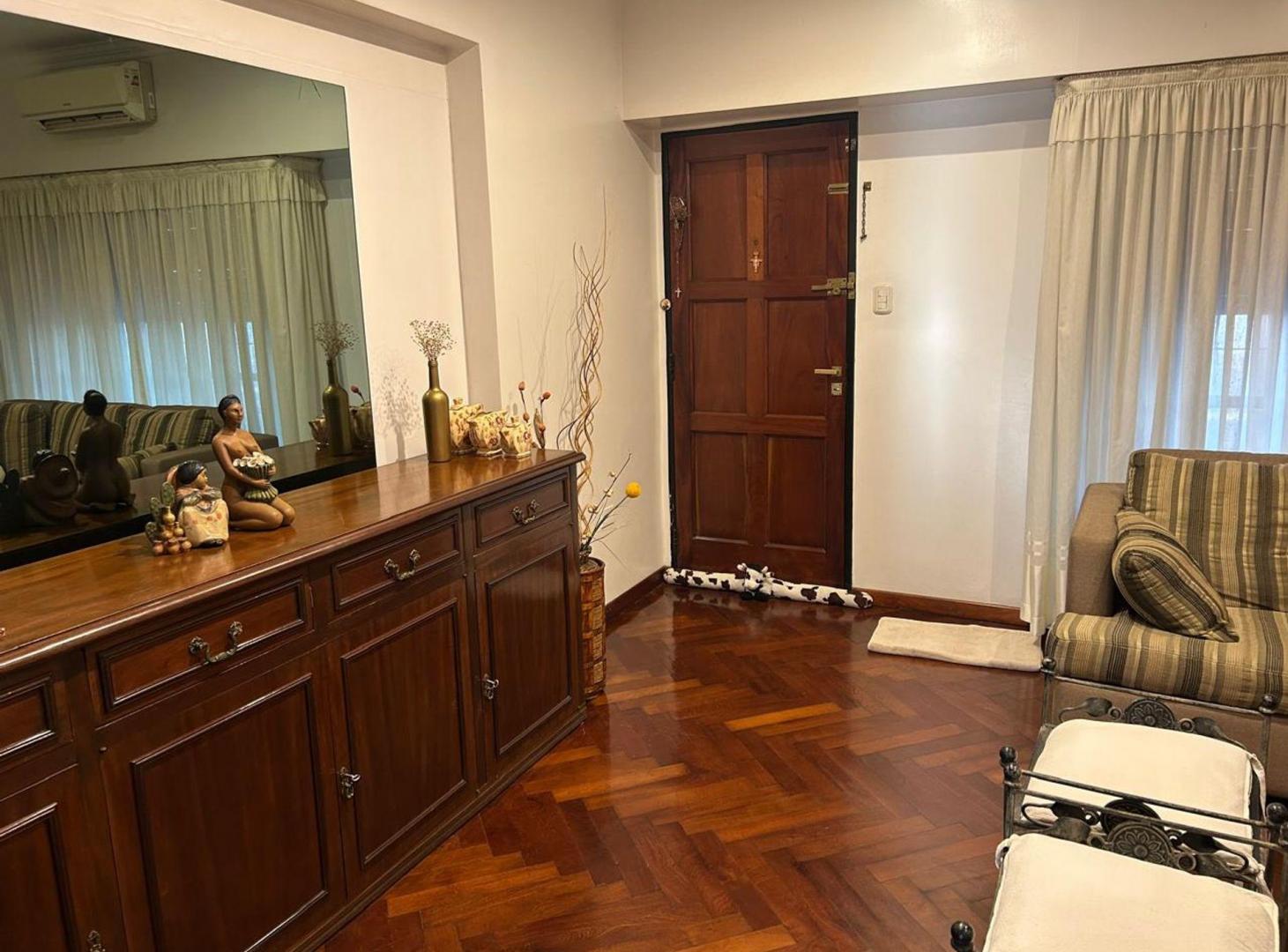 Foto de Casa 4 ambientes en venta en Liniers con parque, imagen 4