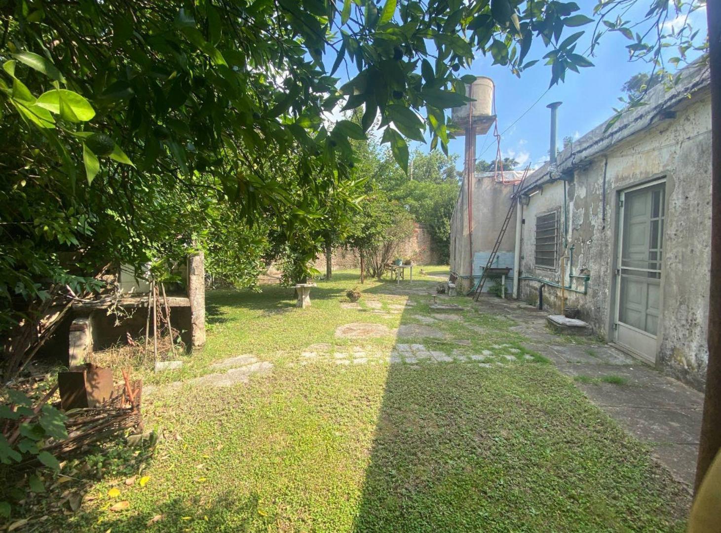 Foto de VENTA CASA 4 AMBIENTES CON LOCAL GONZÁLEZ CATÁN, imagen 2