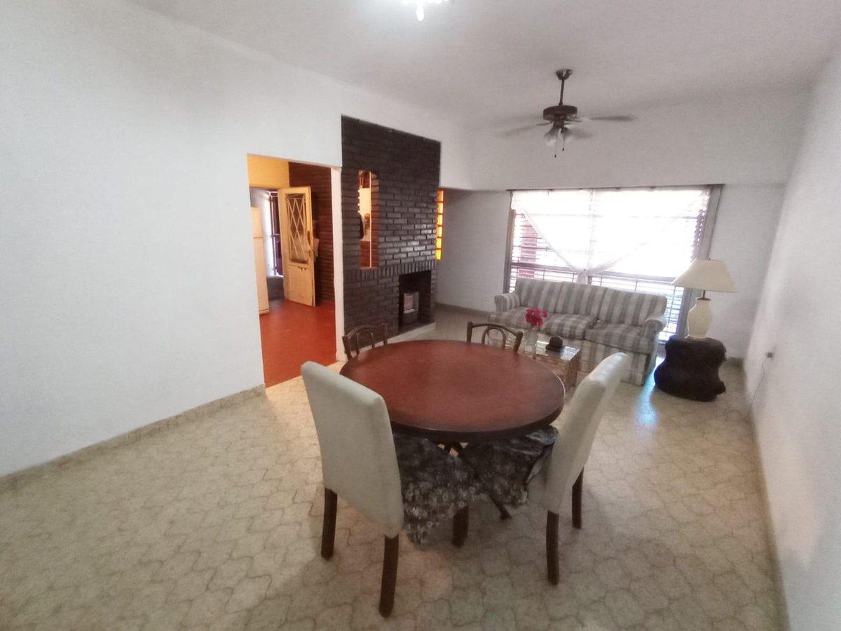Foto de CASA VENTA 4 AMBIENTES CASTELAR, imagen 1