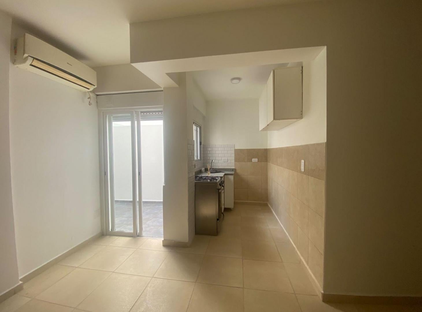 Foto de ALQUILER PH 2 AMBIENTES LINIERS CON PATIO, imagen 2