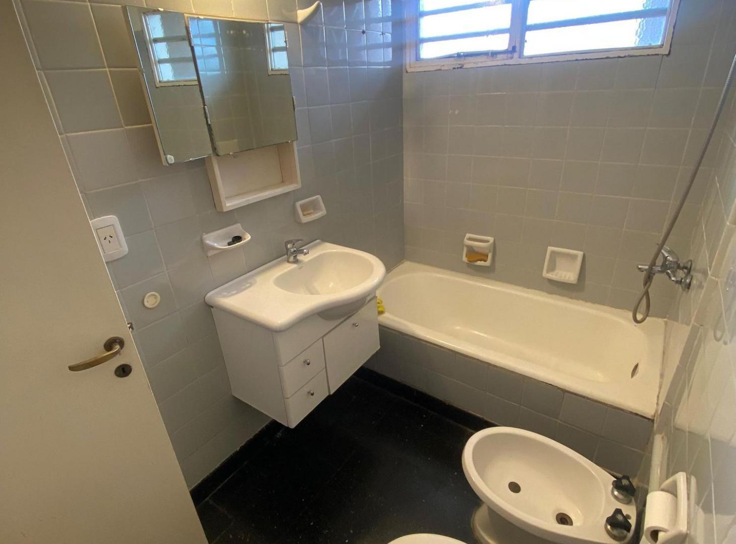 Foto de Departamento de 3 Ambientes con cochera. Impecable, imagen 5