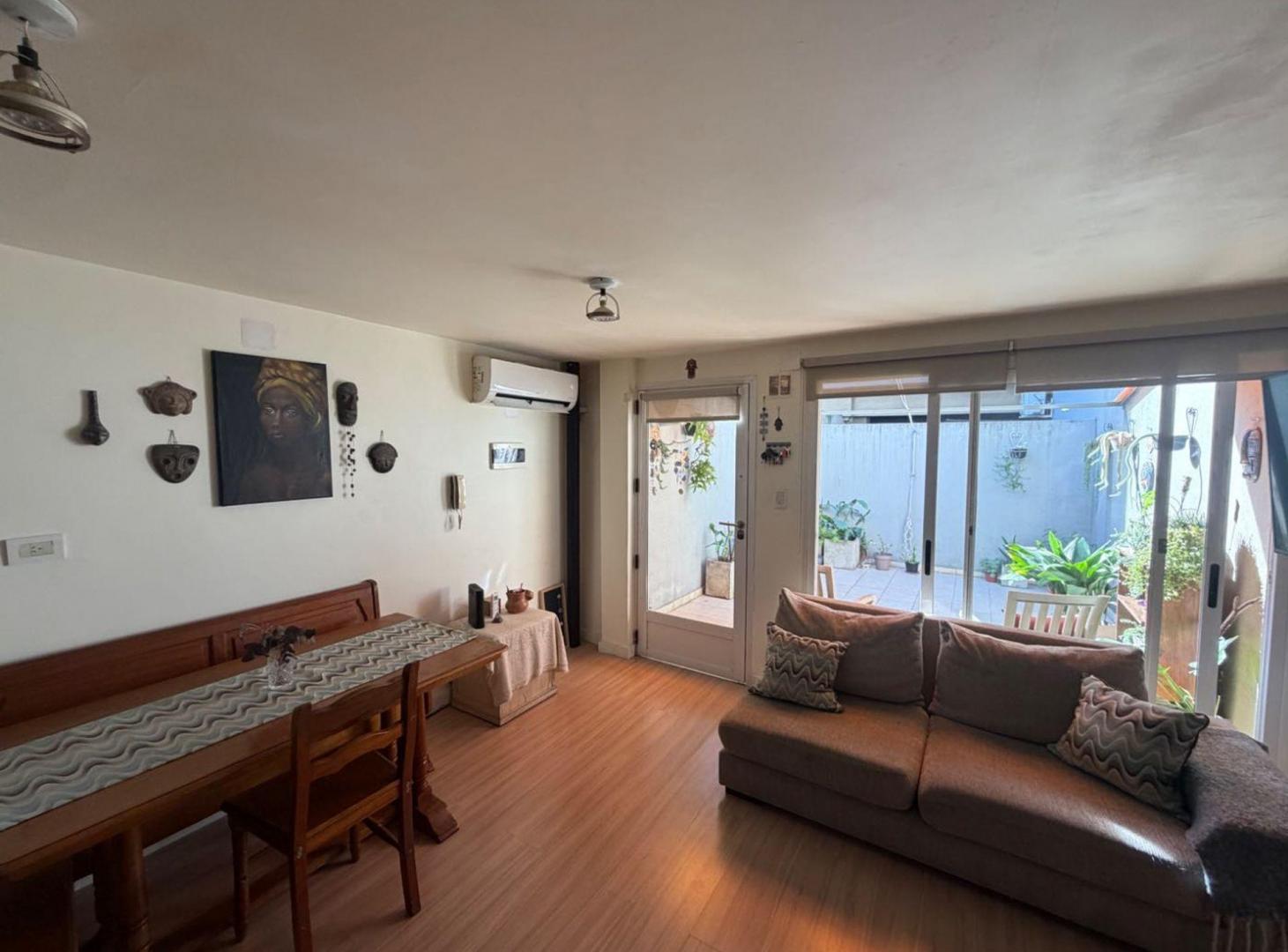Foto de VENTA. PH 2 AMB C/ PATIO. V LURO. CABA, imagen 1