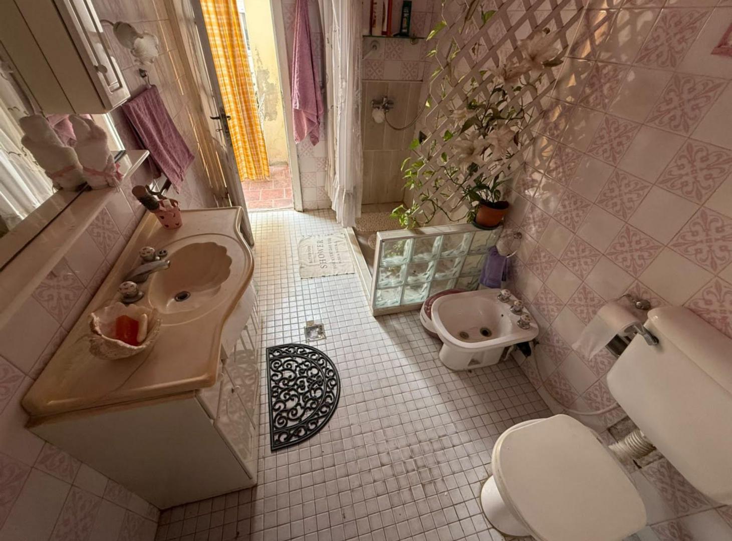 Foto de VENTA CASA MULTIFAMILIAR 5 AMBIENTES EN MATADEROS, imagen 2