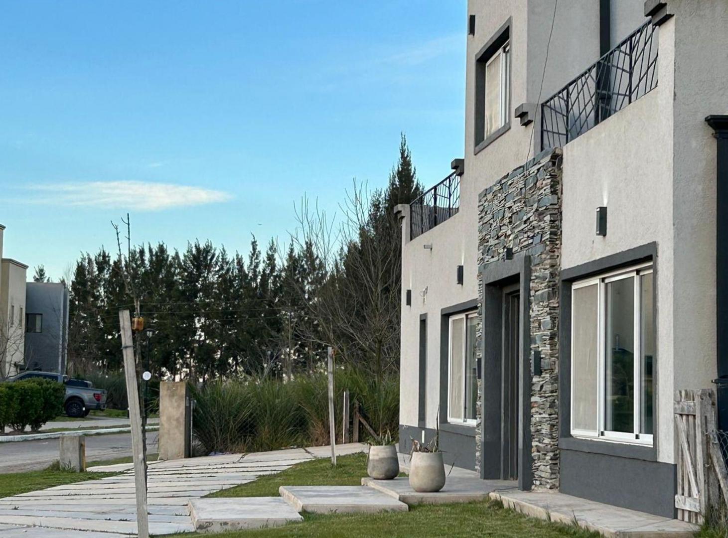 Foto de Casa de 7 ambientes en Venta en Canning, imagen 3