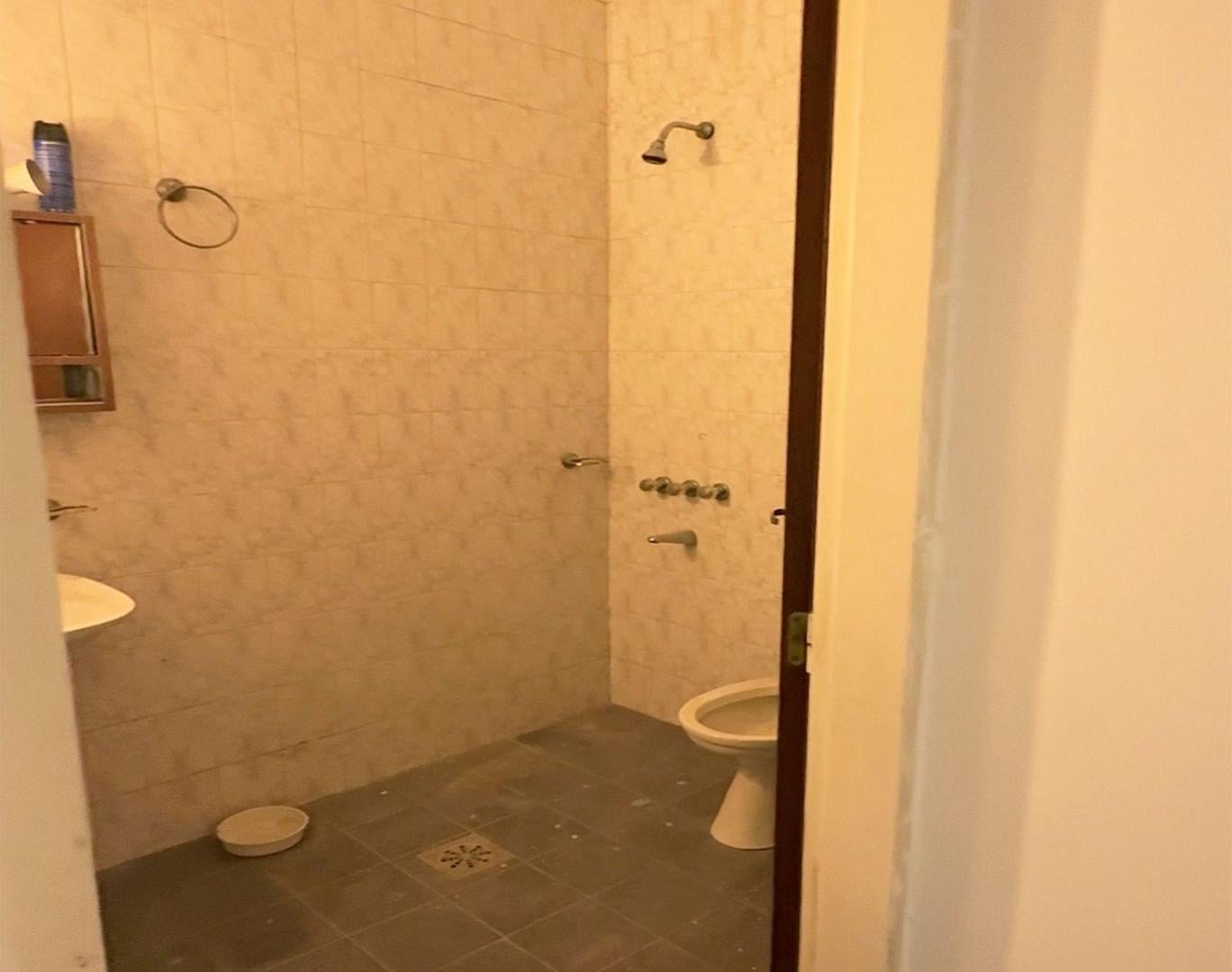 Foto de VENTA CASA 5 AMBIENTES DOS PLANTAS LA TABLADA, imagen 4