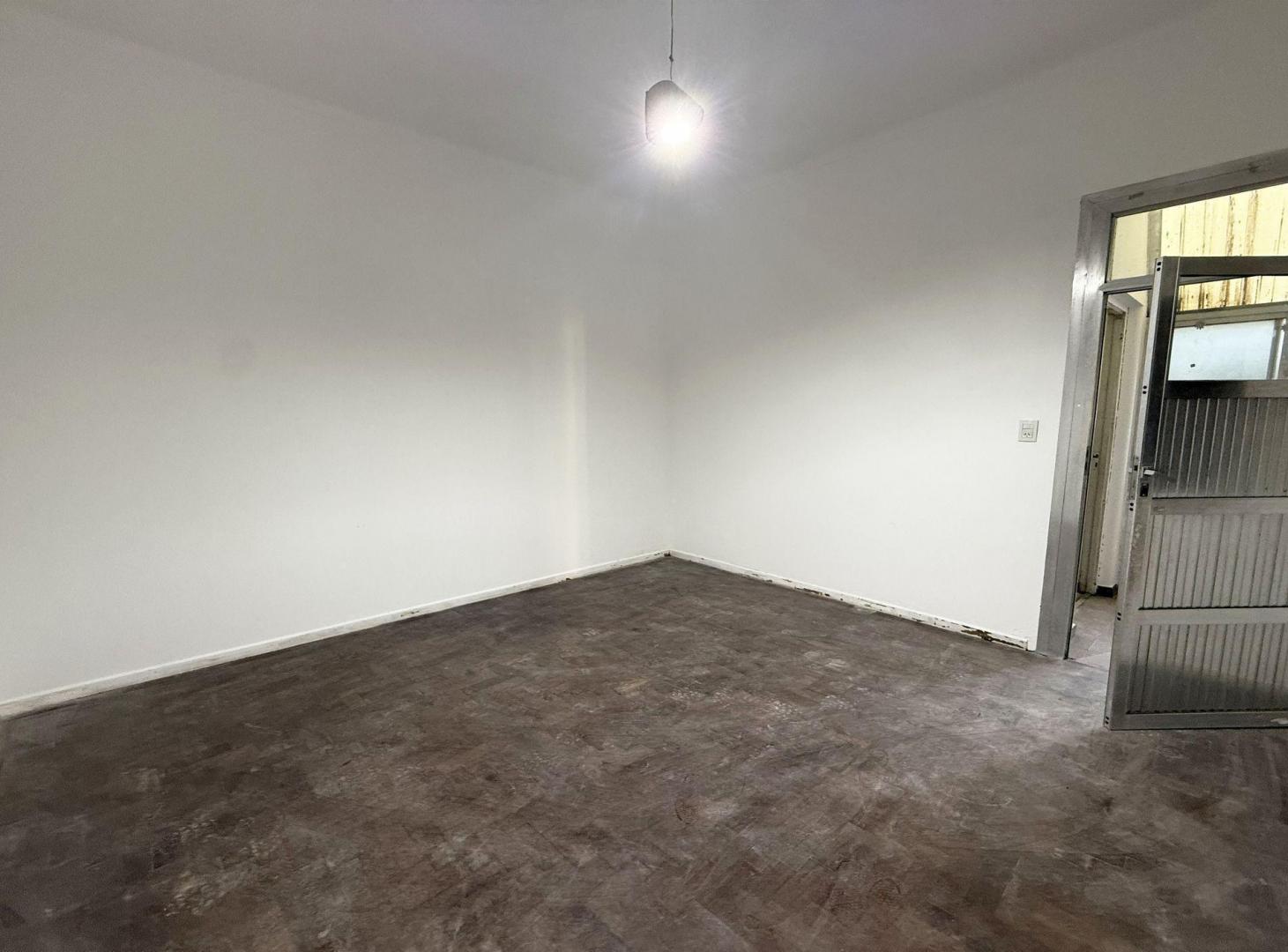 Foto de VENTA CASA 5 AMBIENTES DOS PLANTAS LA TABLADA, imagen 5