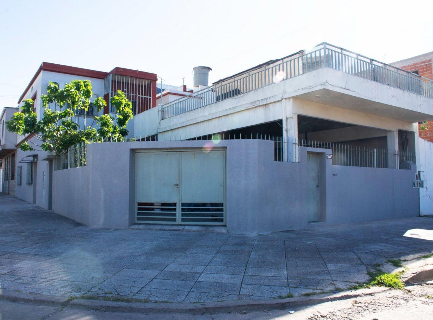 Foto de VENTA CASA 5 AMBIENTES DOS PLANTAS LA TABLADA, imagen 2