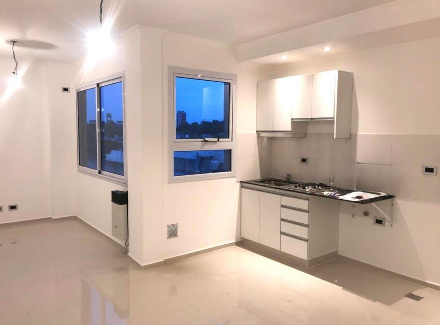 Foto de VENTA MONOAMBIENTE LUMINOSO EN MONTE CASTRO, imagen 1
