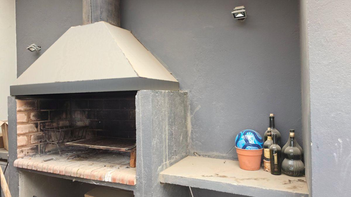 Foto de Casa con 2 dormitorios y departamento anexo., imagen 2