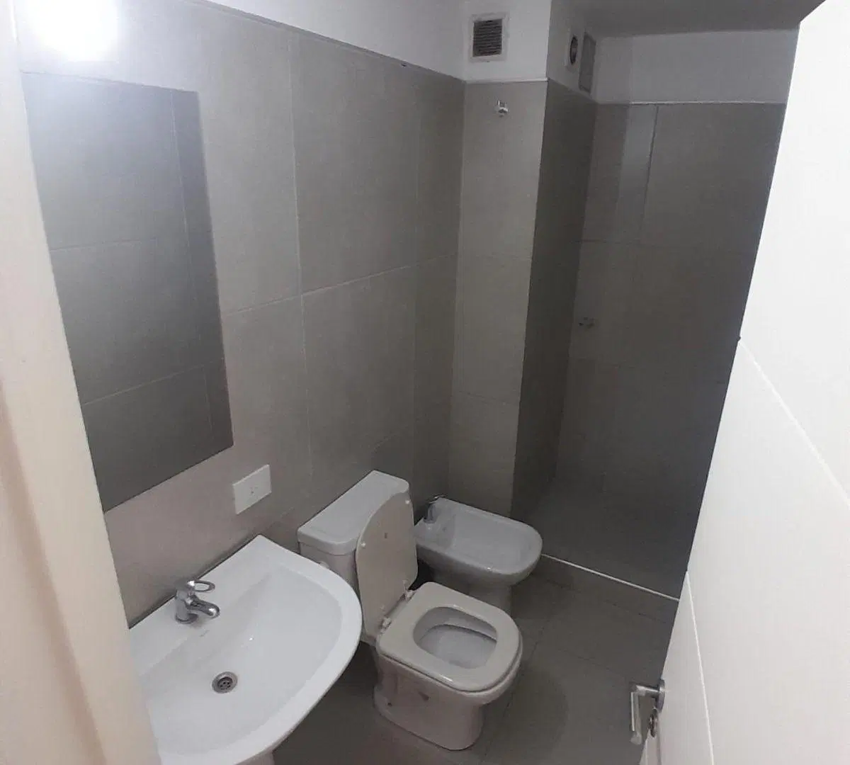 HERMOSO DEPTO EN ALBERDI, EDIFICIO NUEVO! 2